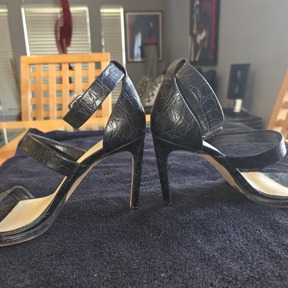 Elegant Black Strappy Sandals - Picture 3 of 7